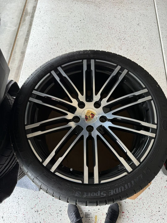 2012 Parts & Memorabilia Porsche Wheels - Image 4 of 9