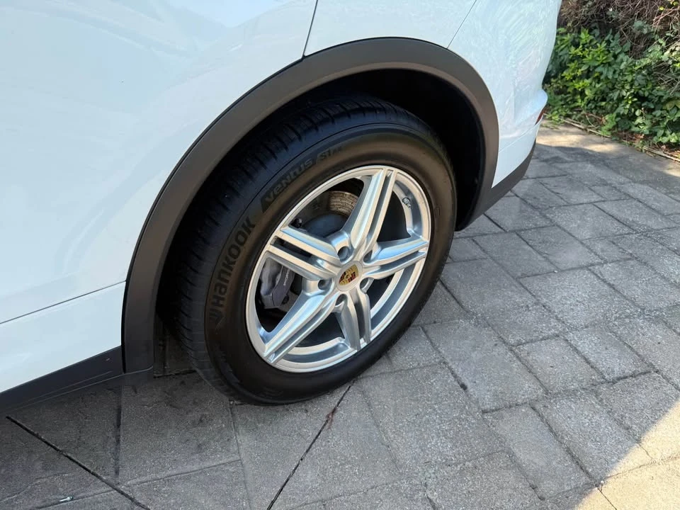 Porsche Cayenne - Image 8 of 9