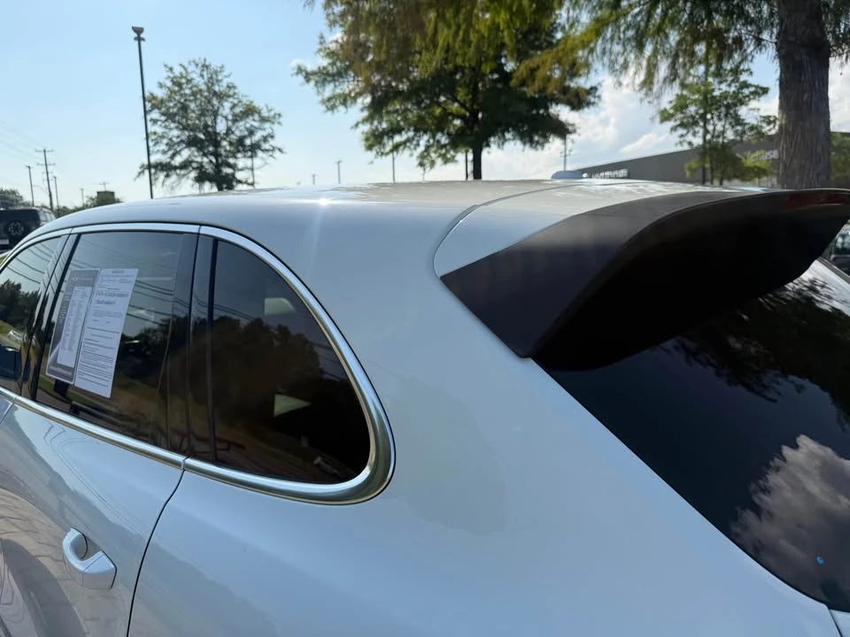 Porsche Cayenne - Image 9 of 9
