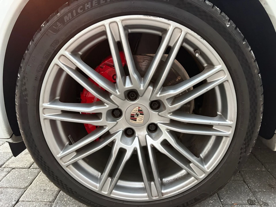 2013 Porsche 958 Cayenne GTS - Image 18 of 31