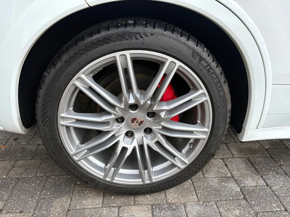 2013 Porsche 958 Cayenne GTS - Image 15 of 31