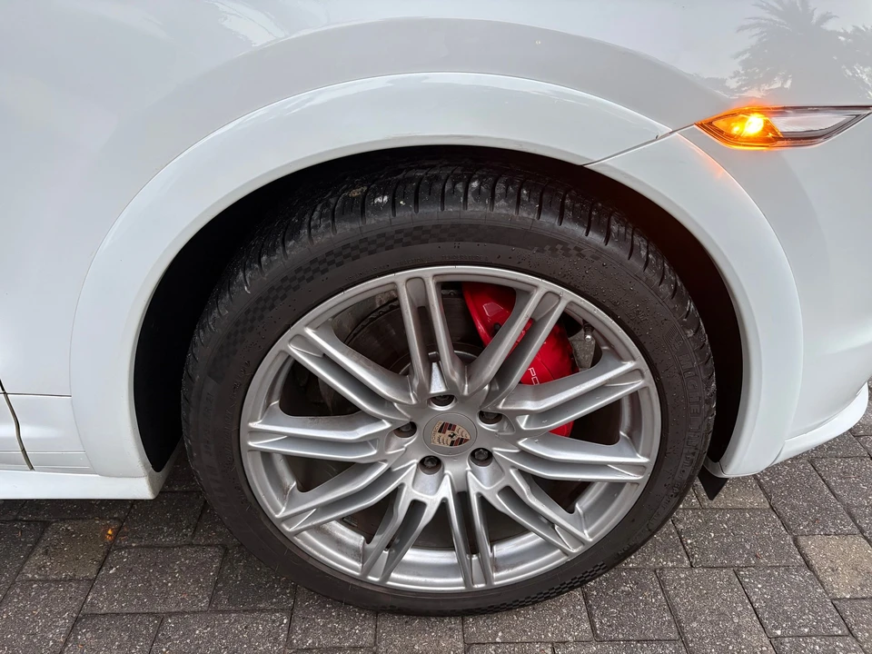 2013 Porsche 958 Cayenne GTS - Image 14 of 31