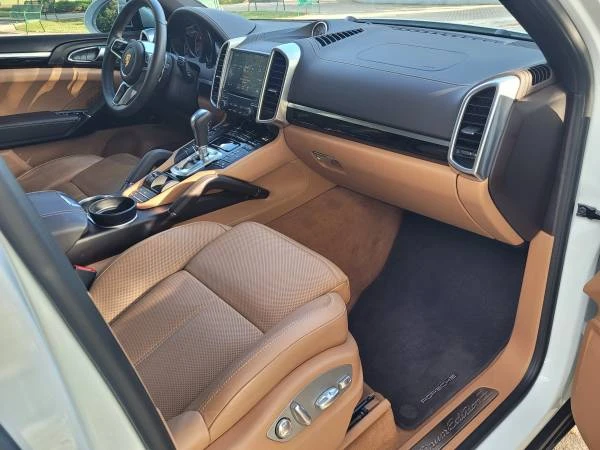 2017 Porsche 958 Cayenne - Image 13 of 21