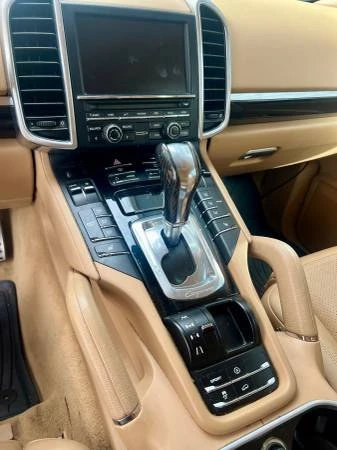 2011 Porsche 958 Cayenne S - Image 10 of 14