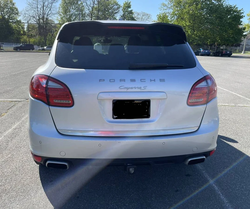 2011 Porsche 958 Cayenne S - Image 2 of 7