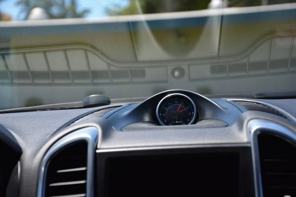 2014 Porsche 958 Cayenne S - Image 9 of 18