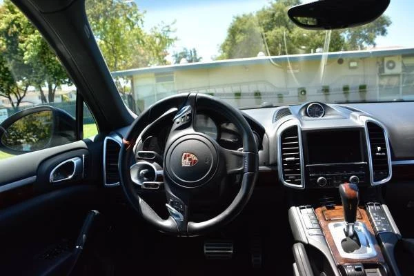 2014 Porsche 958 Cayenne S - Image 8 of 18