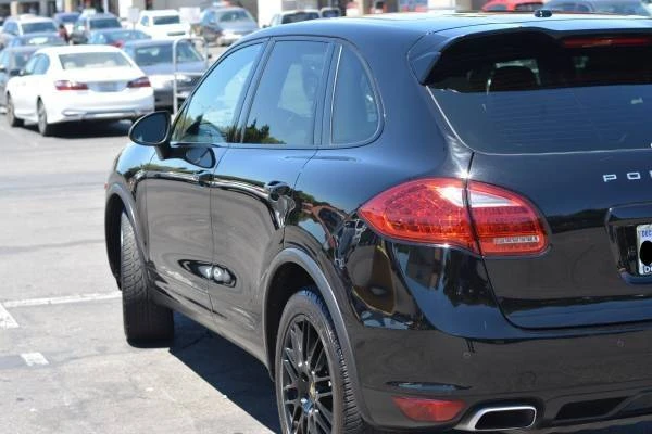 2014 Porsche 958 Cayenne S - Image 3 of 18