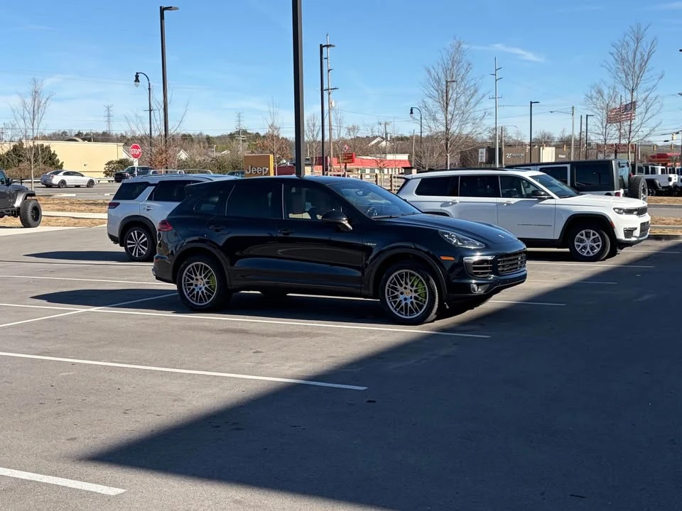 2016 Porsche 958 Cayenne S - Image 2 of 6
