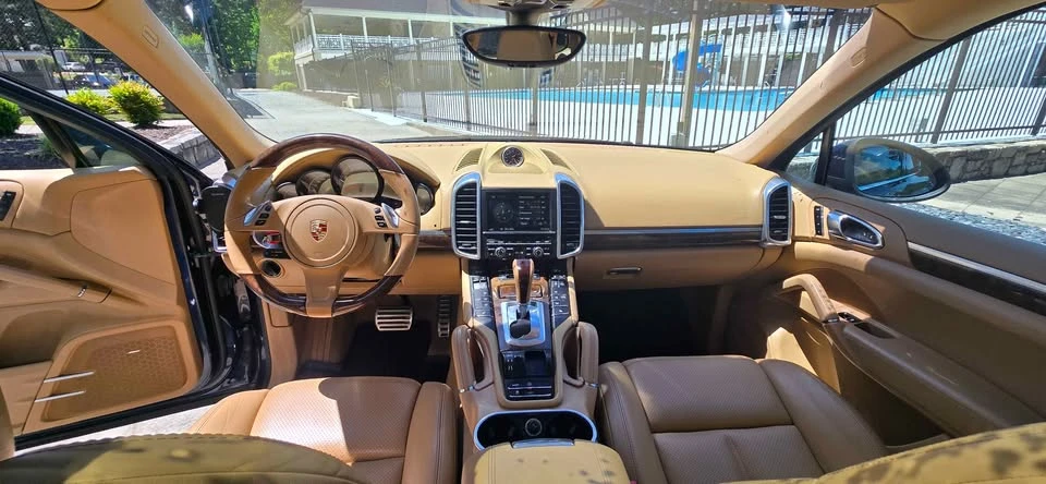 2013 Porsche 958 Cayenne S - Image 6 of 9