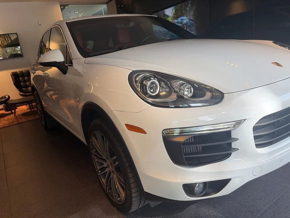 2016 Porsche 958 Cayenne S - Image 3 of 10