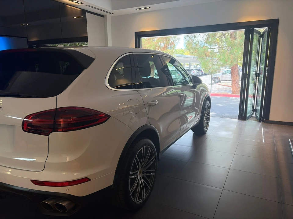 2016 Porsche 958 Cayenne S - Image 5 of 10
