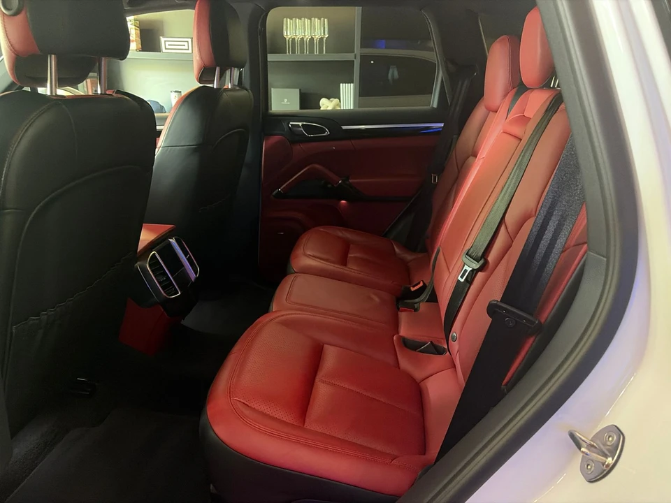 2016 Porsche 958 Cayenne S - Image 9 of 10