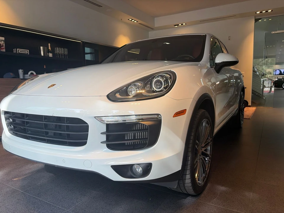 2016 Porsche 958 Cayenne S - Image 2 of 10