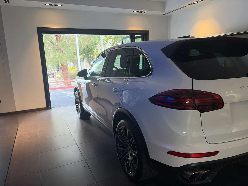 2016 Porsche 958 Cayenne S - Image 6 of 10