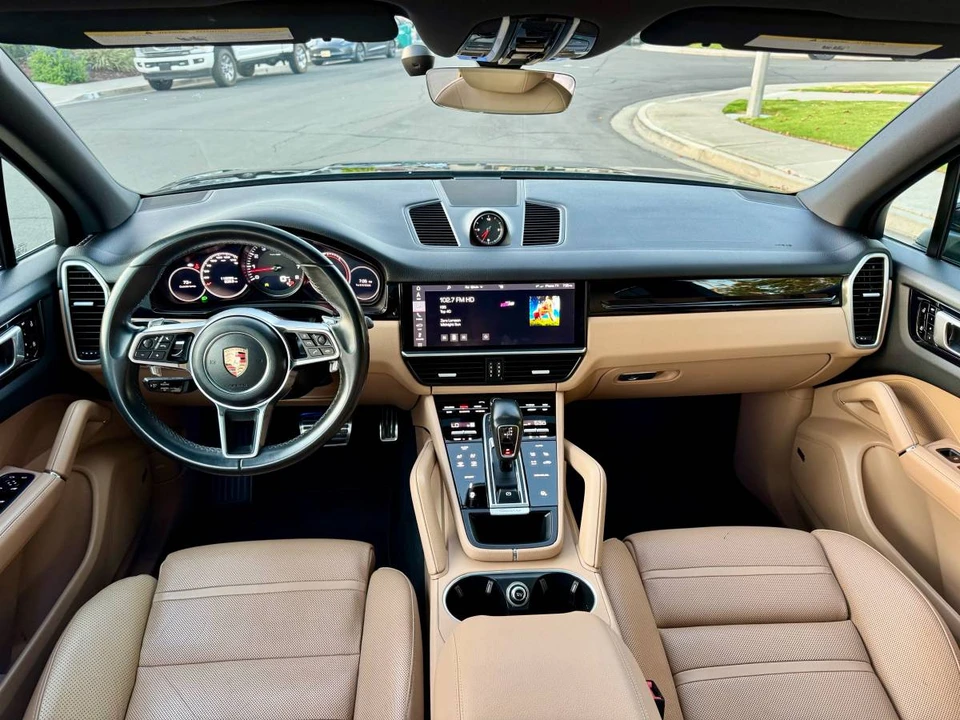 2019 Porsche - Image 17 of 21