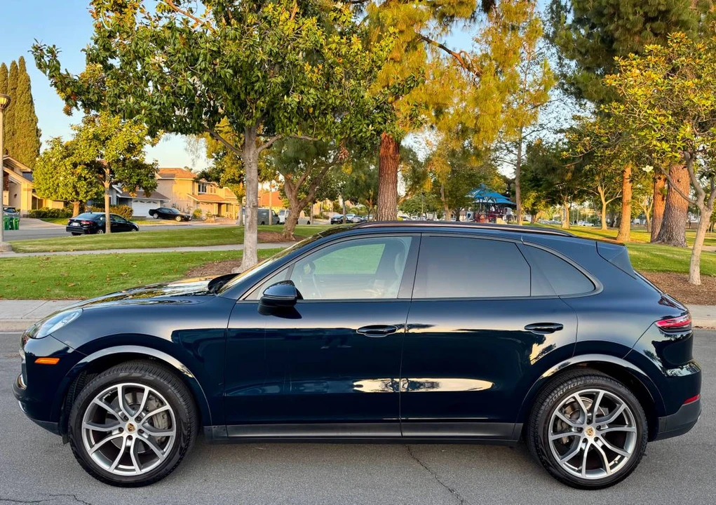 2019 Porsche - Image 2 of 21