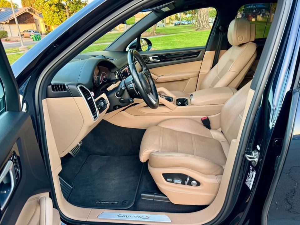 2019 Porsche - Image 10 of 21