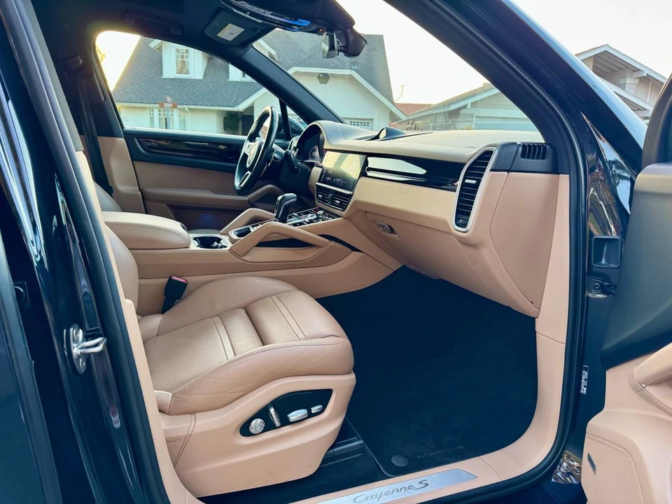 2019 Porsche - Image 16 of 21