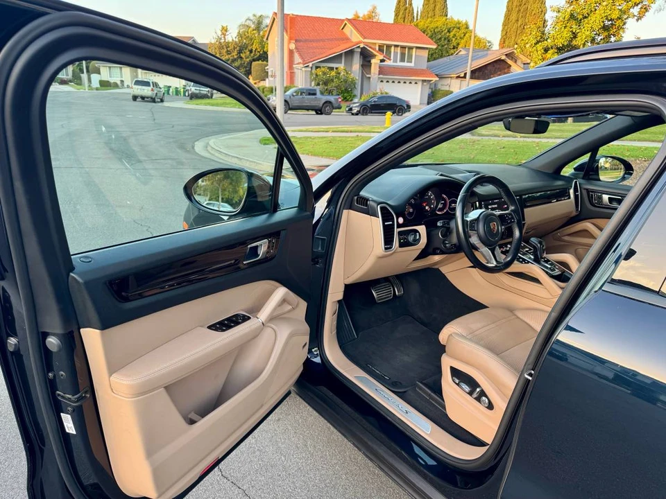 2019 Porsche - Image 9 of 21