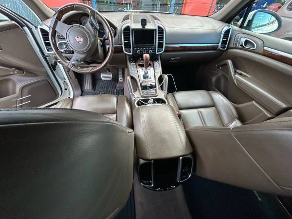 2011 Porsche 958 Cayenne - Image 11 of 20