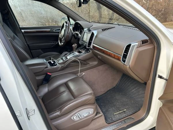2011 Porsche 958 Cayenne - Image 16 of 20