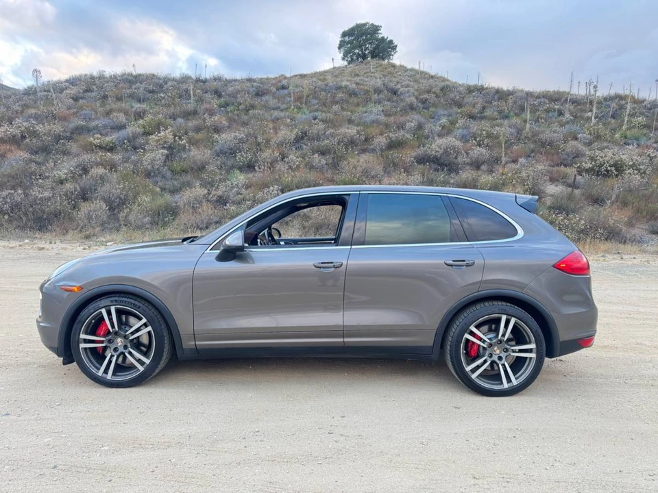 2011 Porsche 958 Cayenne Turbo - Image 2 of 24