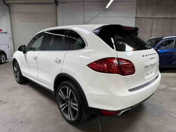 2011 Porsche 958 Cayenne - Image 2 of 8