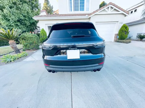 2023 Porsche Cayenne Platinum Edition