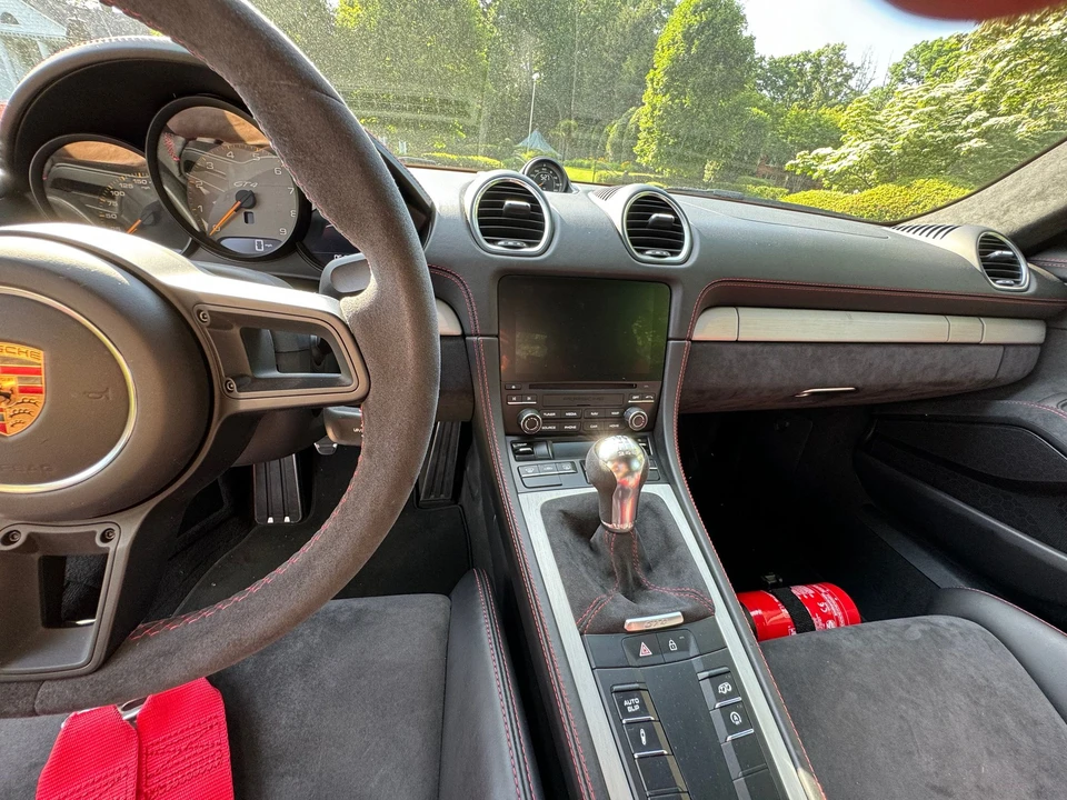 2020 Porsche 718 Cayman GT4 - Image 11 of 14