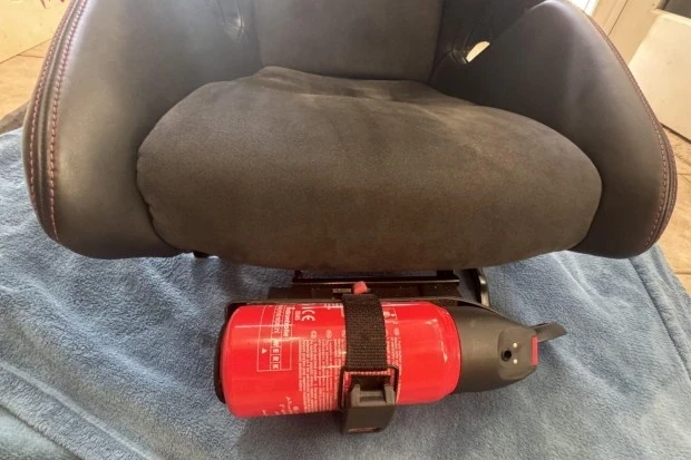 Parts & Memorabilia Seats & Interior - Image 4 of 5