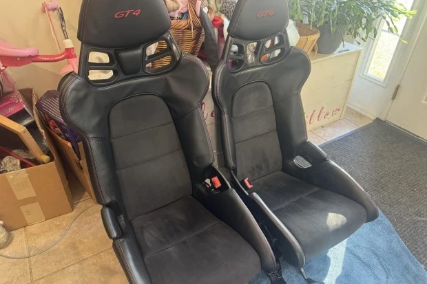 Parts & Memorabilia Seats & Interior - Image 2 of 5