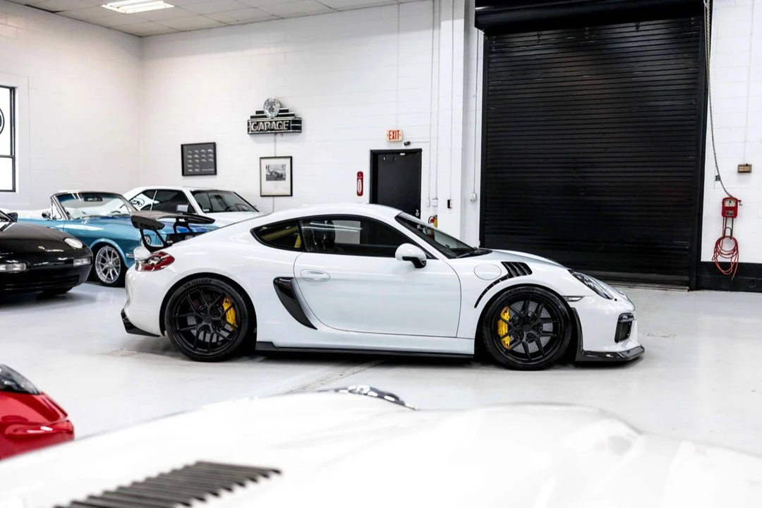 2016 Porsche 981 Cayman GT4 - Image 17 of 31
