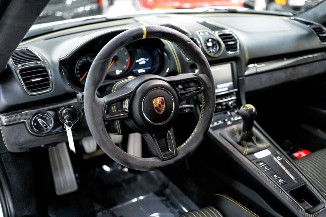 2016 Porsche 981 Cayman GT4 - Image 25 of 31