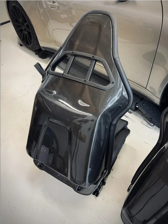 2017 Parts & Memorabilia Seats & Interior - Image 3 of 3