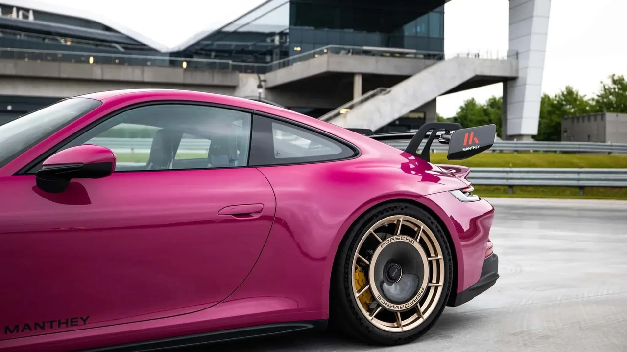 Porsche 911 - Image 15 of 18