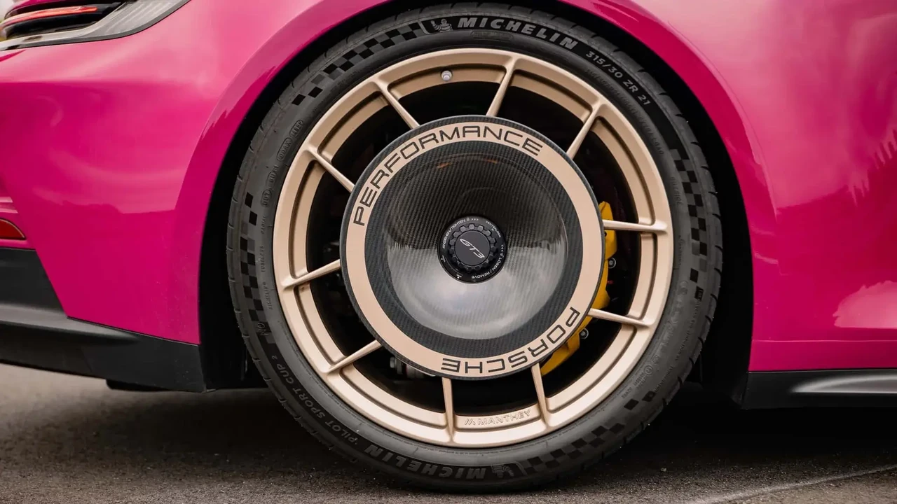 Porsche 911 - Image 17 of 18