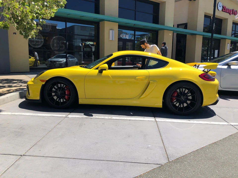 2016 Porsche 981 Cayman GT4 - Image 2 of 11