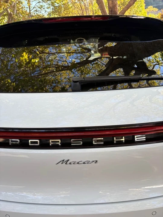 2020 Porsche Macan - Image 8 of 10