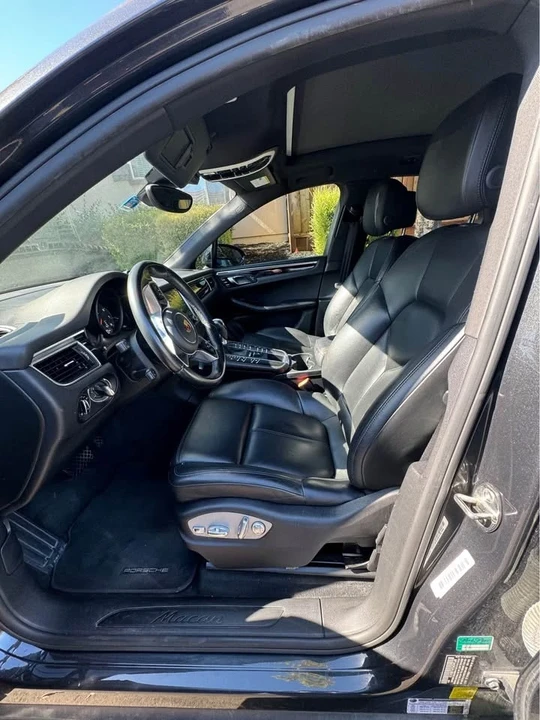 2017 Porsche Macan - Image 7 of 10
