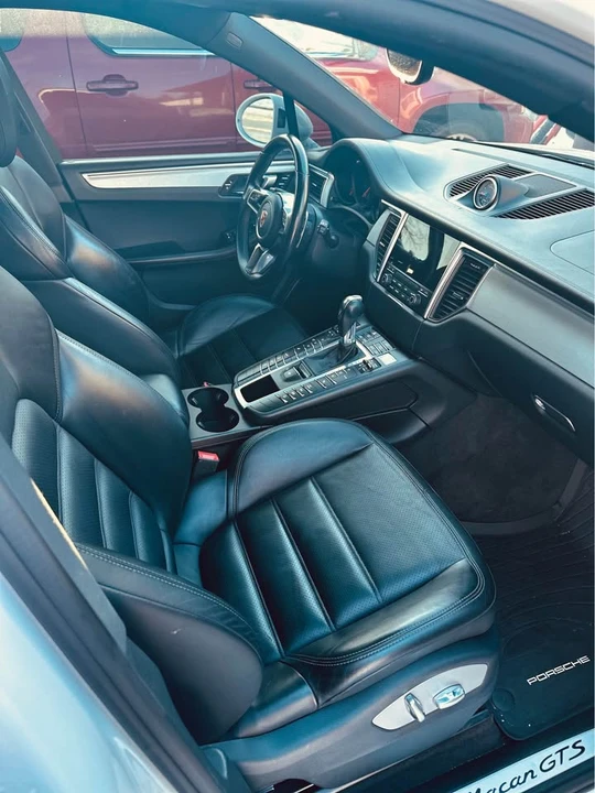 2017 Porsche Macan - Image 6 of 7