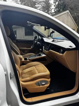 2017 Porsche Macan - Image 9 of 10