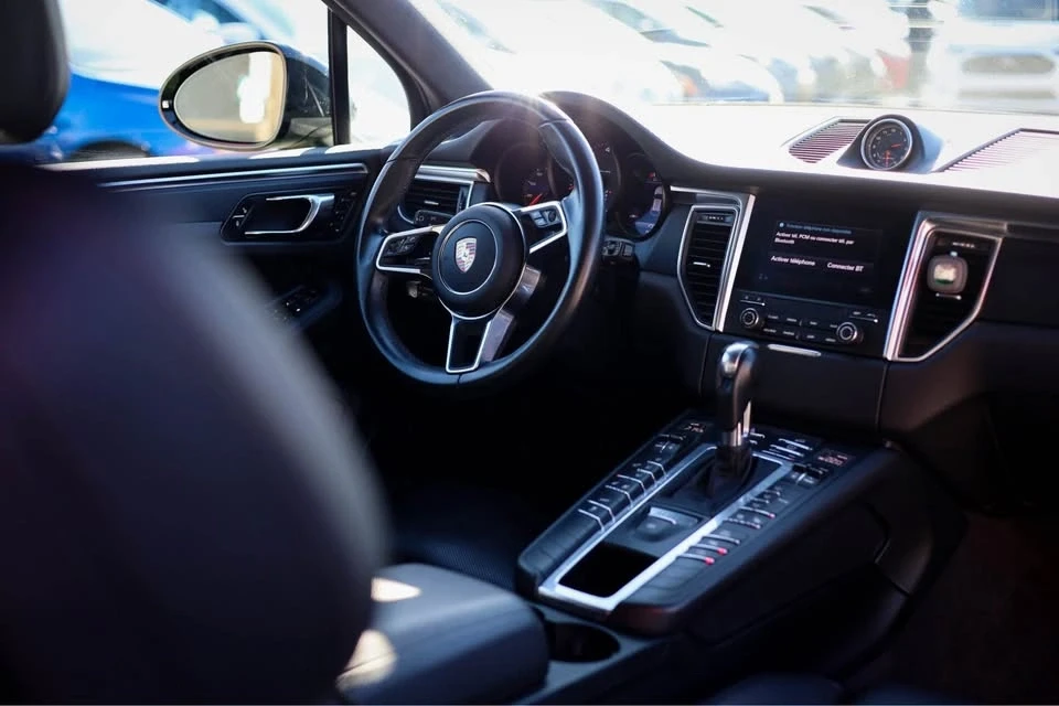 2017 Porsche Macan - Image 9 of 10