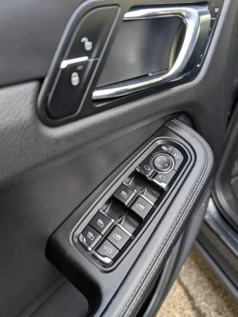 2018 Porsche Macan - Image 10 of 16