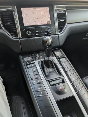 2018 Porsche Macan - Image 8 of 16