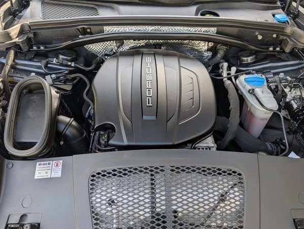 2018 Porsche Macan - Image 14 of 16