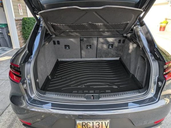 2018 Porsche Macan - Image 12 of 16