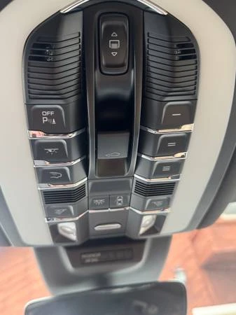 2022 Porsche Macan - Image 15 of 15