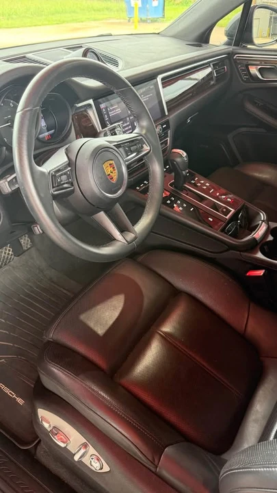 2022 Porsche Macan - Image 6 of 10