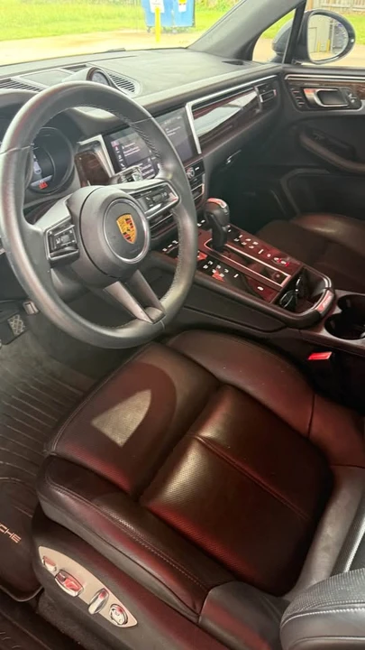 2022 Porsche Macan - Image 5 of 10